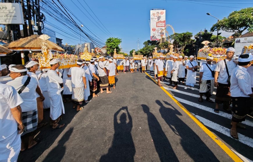 Ngusabha Desa: The Golden Opportunity for Ida Bhatara Guru to 'Ngeyasang' Each Family