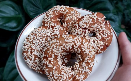 Jaja Kaliadrem: Jajanan Bali Pelengkap Sesaji Galungan