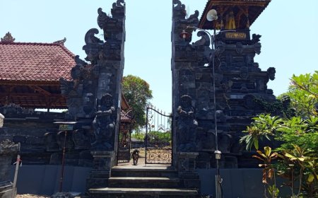 Dang Kahyangan Mertasari Temple: The Grandeur of Meru Tumpang Tiga on the Shores of the Bali Strait
