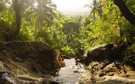 Exploring Gembleng Waterfall, a Favorite Bathing Spot for Tourists at the Foot of Karangasem Hills