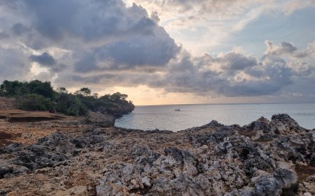 Exploring Honeymoon Beach: Sunset Spot and the Beauty of Cliffs Overlooking the Bali Sea