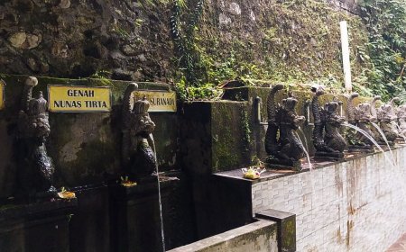 Penglukatan Pura Tirta Suranadi Klungkung: Menyucikan Diri dengan Air Suci Tirta Muncrat Bali