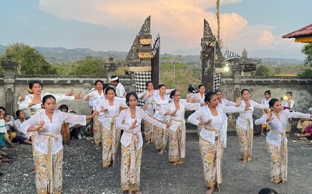 Rejang Renteng : Tarian Sakral Pengantar Upacara Dewa Yadnya Saren