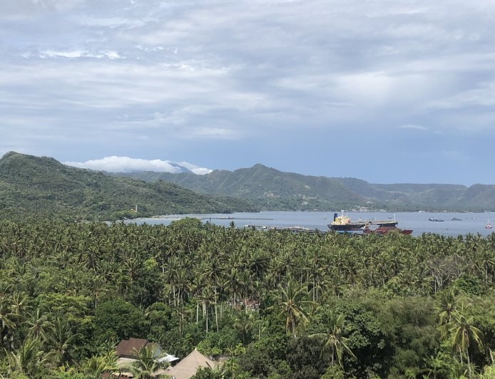 Bukit Labuhan Amuk di Karangasem: Menyaksikan Keindahan Pemandangan Laut Biru dan Alam Hijau yang Memukau dari Ketinggian