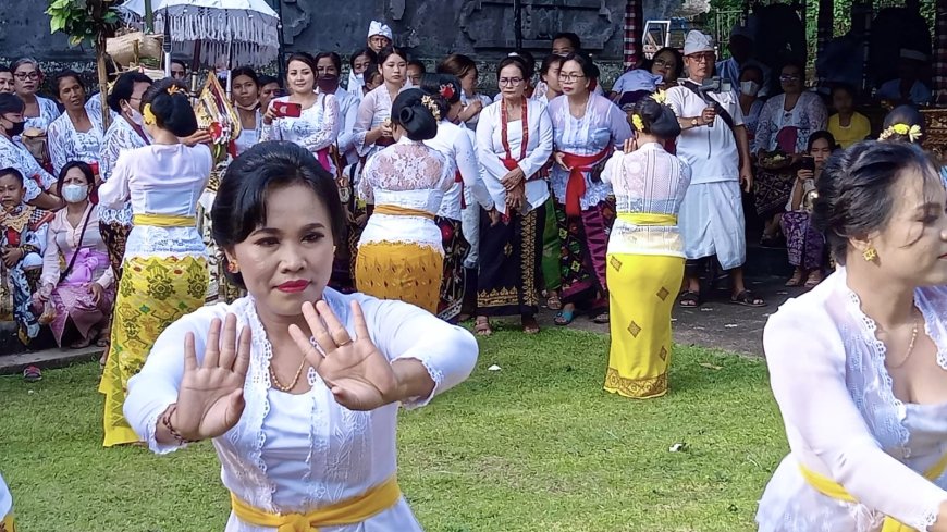 Behind the Scenes of Rejang Sari: The Hidden Charm in Every Step