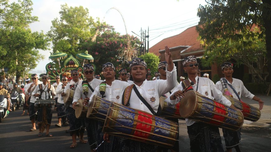 Nyenuk Ceremony: An Expression of Gratitude in the Grand Ritual of Jero Kuta Batubulan Traditional Village