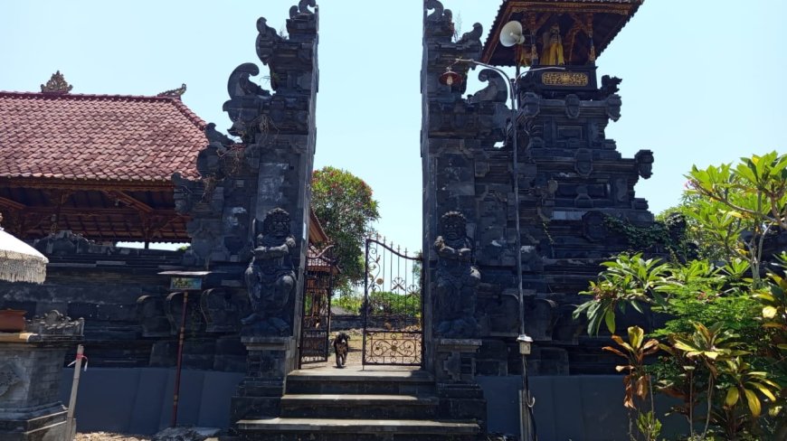 Dang Kahyangan Mertasari Temple: The Grandeur of Meru Tumpang Tiga on the Shores of the Bali Strait