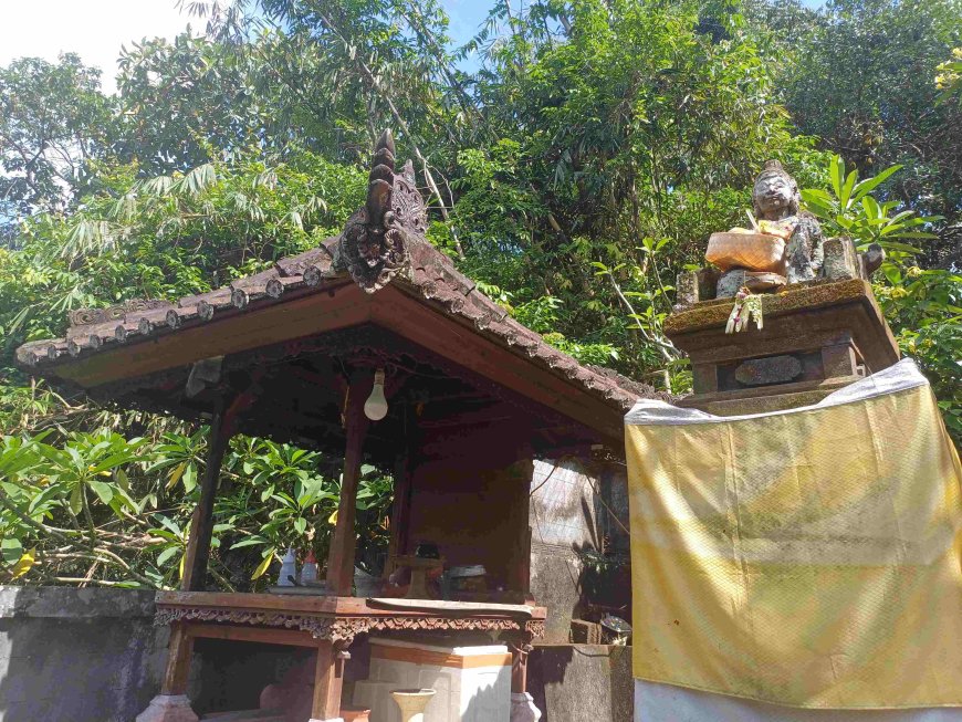 The Holy Water of Siwa Pasupati at Pura Beji Kundi as a Source of Blessings and Healing