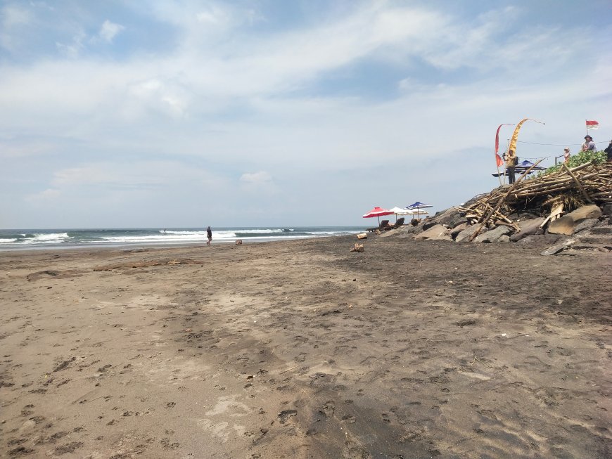 Exploring the Beauty of Pererenan Beach: A Fusion of Natural Charm and the Majesty of the Statue of Dewa Baruna