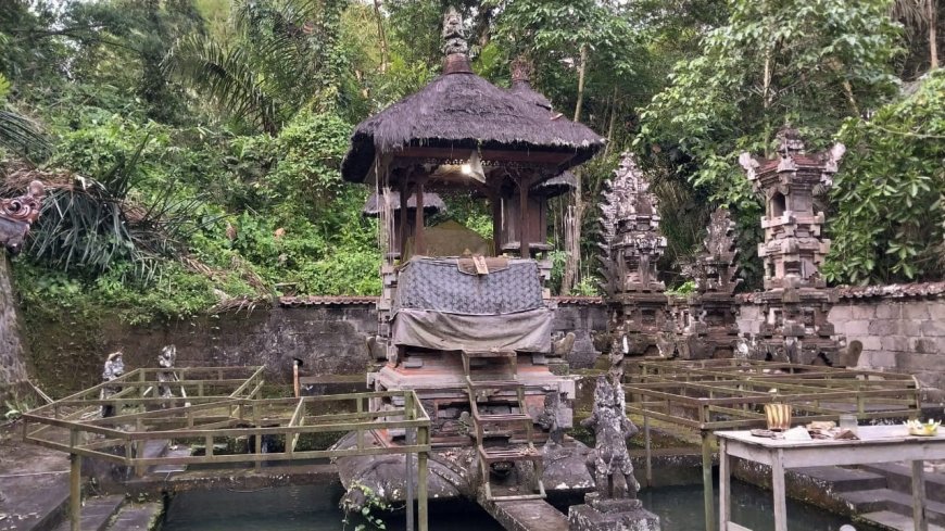 Penglukatan Tirta Suranadi Temple Klungkung: Cleansing the Body and Soul with the Sacred Tirta Muncrat Water of Bali