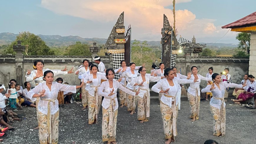 Rejang Renteng: A Sacred Dance for Saren's Dewa Yadnya Ceremony