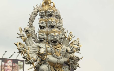 Cosmic Harmony at Catus Pata: The Profound Philosophy of the Wisnu Murti Statue