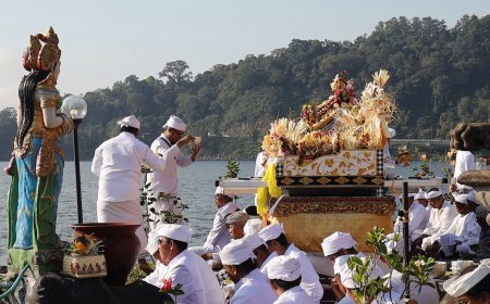 Nyegara Gunung: Harmoni Laut dan Gunung dalam Kesatuan Lingga-Yoni