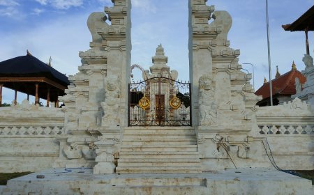 Pura Desa Adat Kutuh: Keajaiban Magis di Ujung Selatan Pulau Dewata