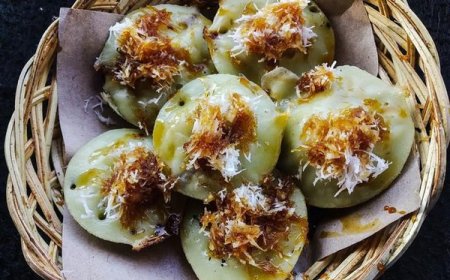 Laklak: A Traditional Balinese Snack Reflecting the Authentic Taste of Indonesian Heritage
