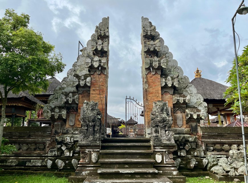 Pura Puseh-Desa: Kahyangan Tiga yang Berada di Kawasan Sad Kahyangan Pura Penataran Sasih