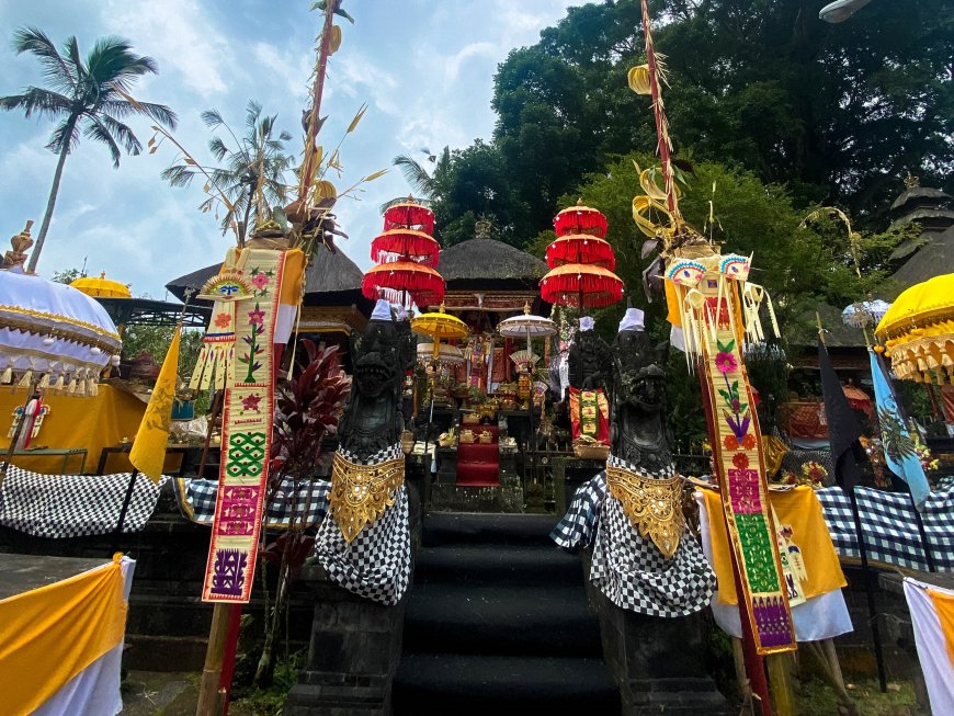 Getting to Know Pura Kancing Gumi, the Center for Earth’s Balance Lock