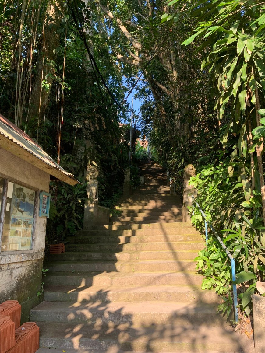 Virtual Exploration: Exploring the Architecture of the Penestanan Stairs