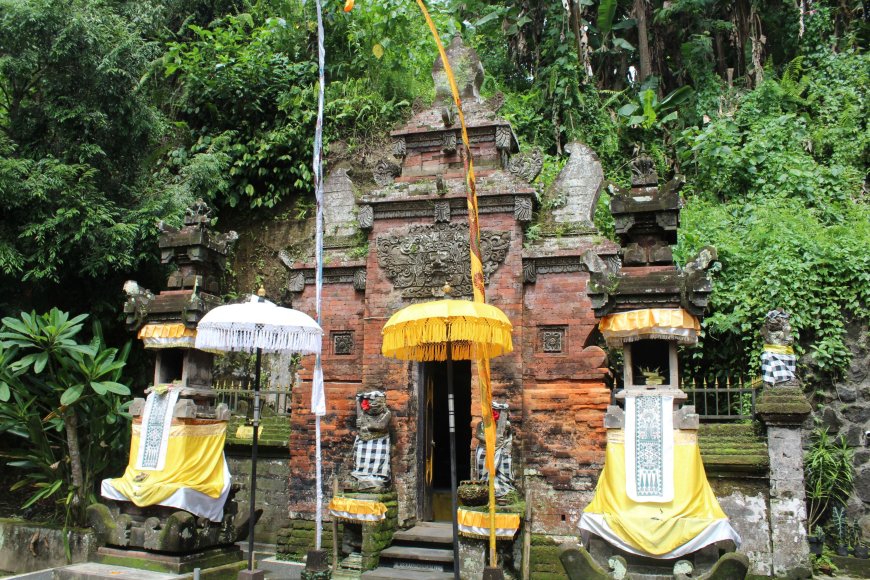 Pura Kereban Langit: Keajaiban Goa Suci dengan Air Berkah Penyembuh dan Pemberi Keturunan