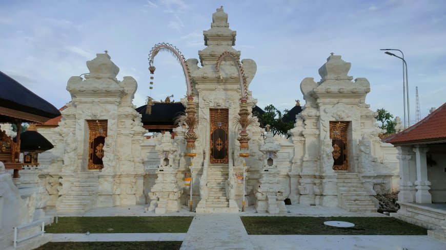 Pura Desa Adat Kutuh: Keajaiban Magis di Ujung Selatan Pulau Dewata