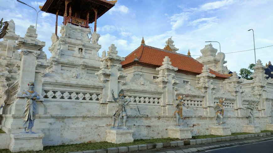 Pura Desa Adat Kutuh: Keajaiban Magis di Ujung Selatan Pulau Dewata