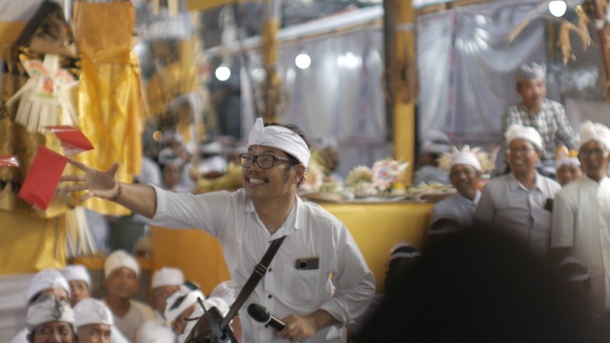 The Mapedanan Procession in the Ngenteg Linggih Ceremony