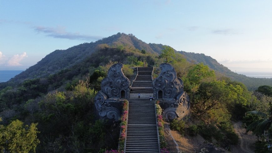 Keagungan Pura Bukit Gumang: Harmoni Alam dan Spiritualitas