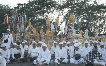 Melasti Tradition: A Procession of Purification of Self and the Universe