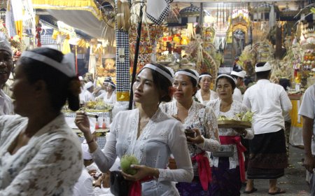 Lantunan Harmoni Prosesi Sumping Keladi: Rangkaian Upacara di Pura Desa Lan Puseh Desa Adat Mengwitani