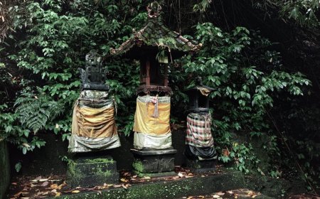 The Keris Purification Ritual at Pura Pesiraman Umejero