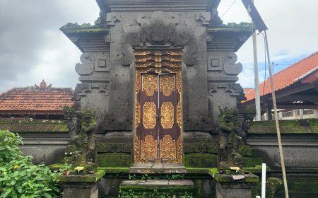 Majelangu Gerenceng Temple: A Unique Tradition of Opening a Market Every Nyepi Day