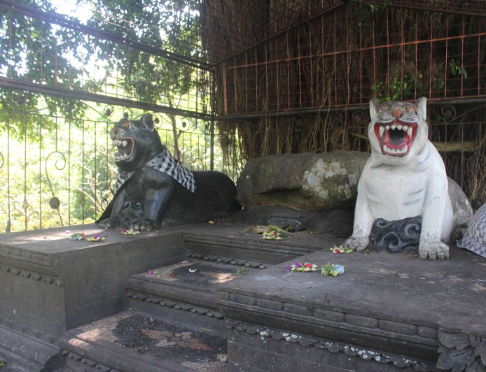 Pura Batur Gangsia: Keunikan dan Keindahan Bebatuan Zaman Megalitikum