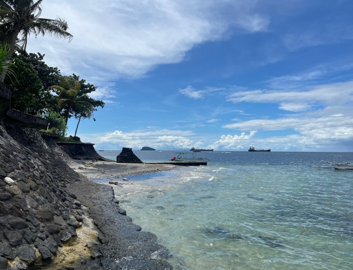 Pesona Pantai Nyuh Gading Mendira: Keindahan Tropis yang Memikat