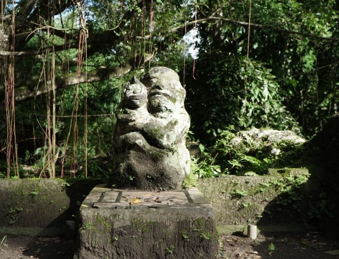 Keunikan Pura Batu Jineng : Sumber Mata Air Suci di tengah Desa Sudimara