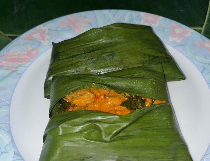 Berengkes: Pepes Daging Babi Khas Bali dengan Sentuhan Rempah yang Menggugah Selera