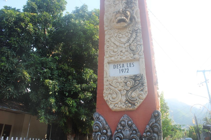 The Uniqueness of 5 Temples in Les-Penuktukan Traditional Village