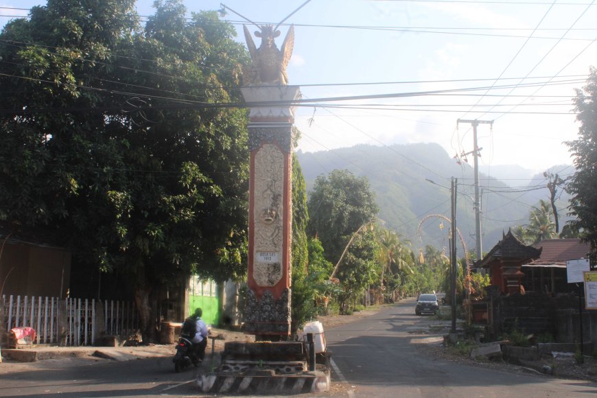 The Uniqueness of 5 Temples in Les-Penuktukan Traditional Village