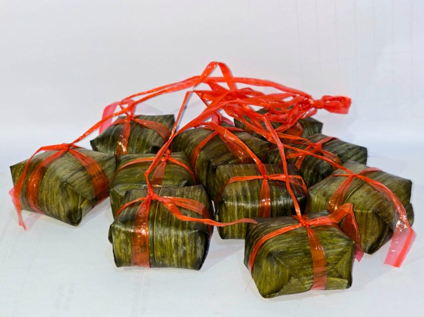 Kue Gambir: A Local Mochi Wrapped in Pandan Leaves