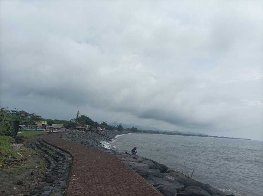 Lebih Beach: Harmony of Nature and Cuisine at Bali's Black Sand Beach