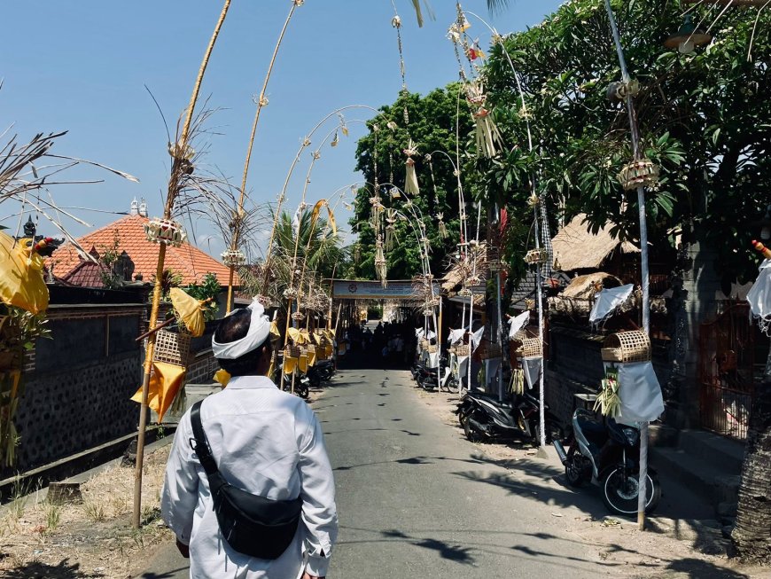 Tradisi Tek Cor : Menguak Sejarah dan Keunikan Tradisi Desa Adat Tegal