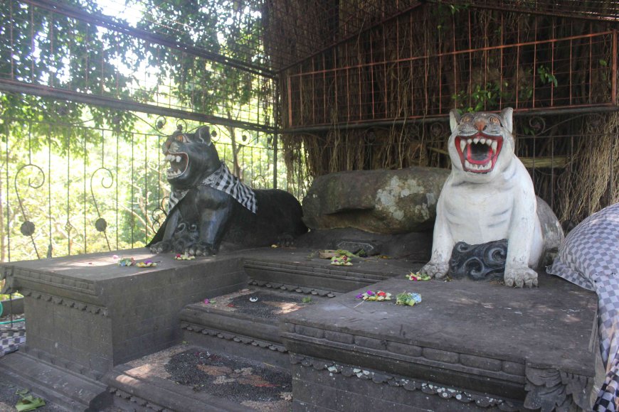 Pura Batur Gangsia: The Uniqueness and Beauty of Megalithic Era Rocks