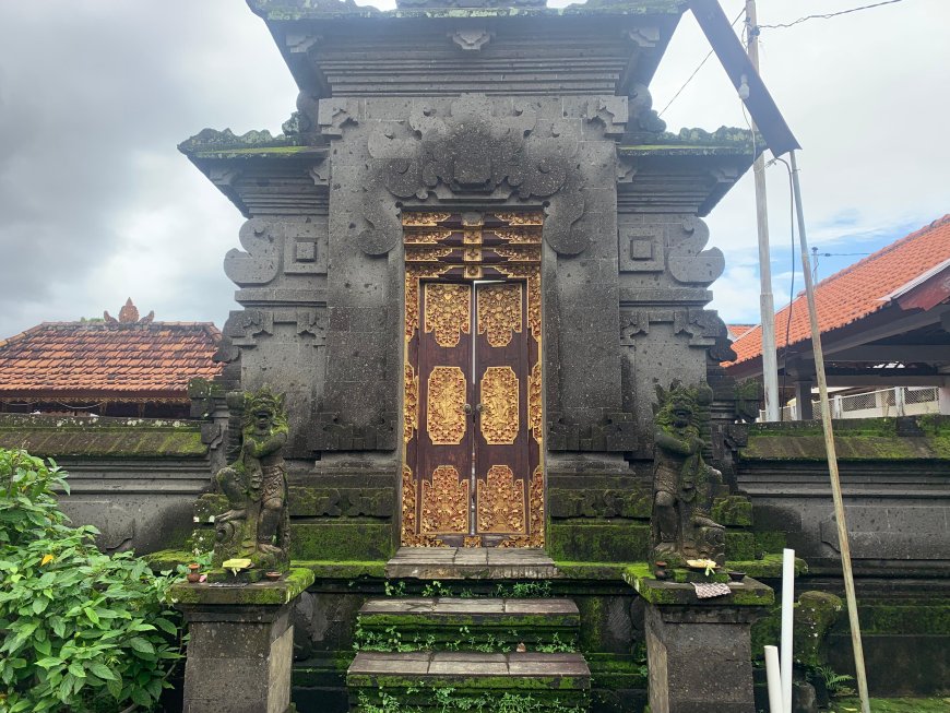 Majelangu Gerenceng Temple: A Unique Tradition of Opening a Market Every Nyepi Day