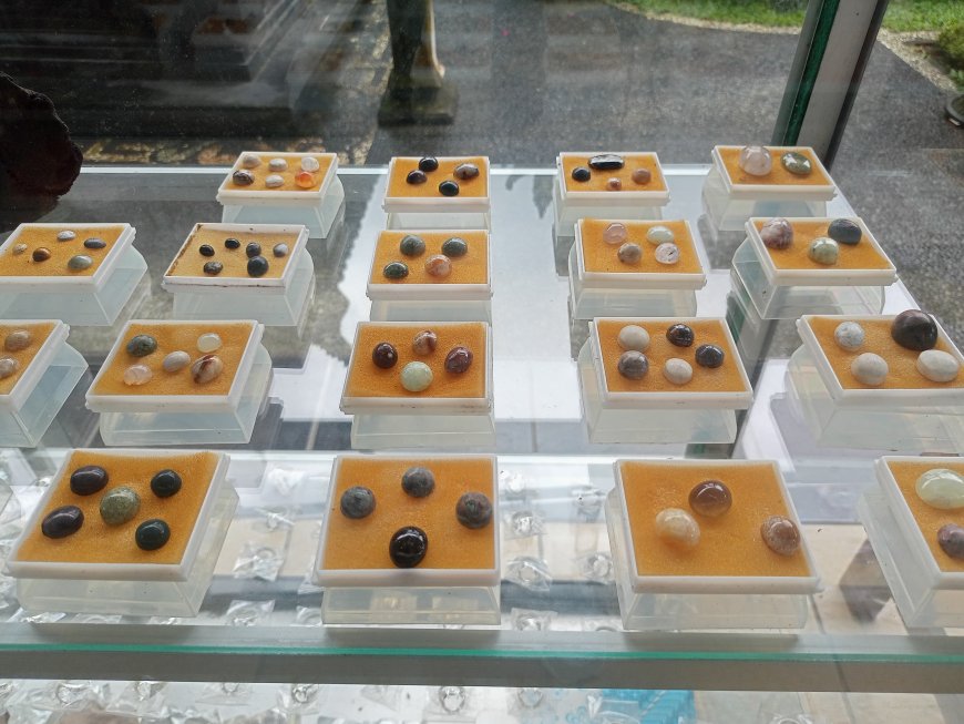 Polished Stones from Undisan Village: From Decorative Art to Exquisite Jewelry