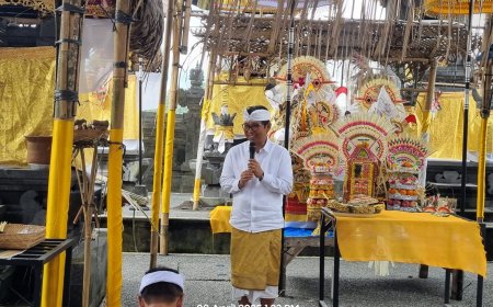 Badung Regent Attends Ngeteg Linggih Ceremony at Pura Merajan Ageng Padang Subadra, Sulangai Village