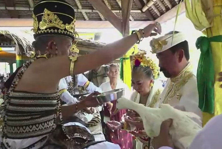 Coronation of Ida Cokorda XIII: History and Sacredness at Puri Mengwi