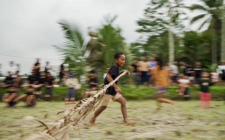 From Rice Fields to the Stage: Megandu, a Revived Balinese Traditional Game