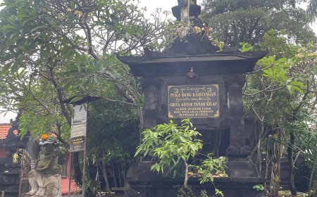 Pagerwesi Celebration at Pura Tanah Kilap: A Symbol of the Iron Fence of Faith for Hindus