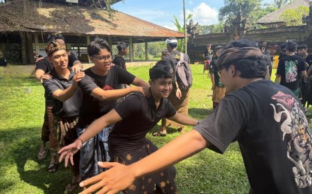 Goak Maling, a Traditional Balinese Game For Teamwork Sharpening.