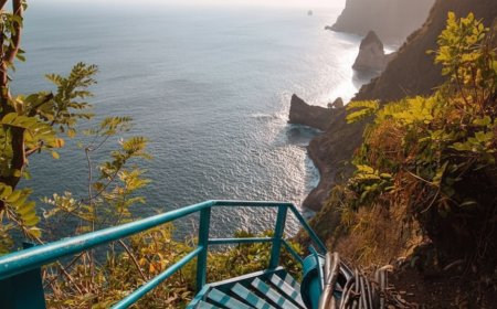 Menapaki Mata Air Peguyangan: Perpaduan Wisata Religi, Alam, dan Petualangan di Tebing Nusa Penida