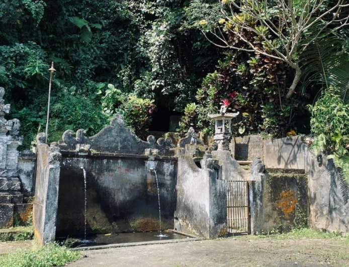 Beji Gedong : Tempat Suci di Atas Mata Air Suci di Desa Pejaten